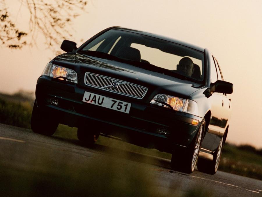  Volvo S40 1999 года  (фото 11 из 17)